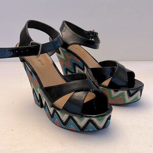 Madden Girl High Platform Chevron Crochet Faux Patent Leather Sandals 7.5